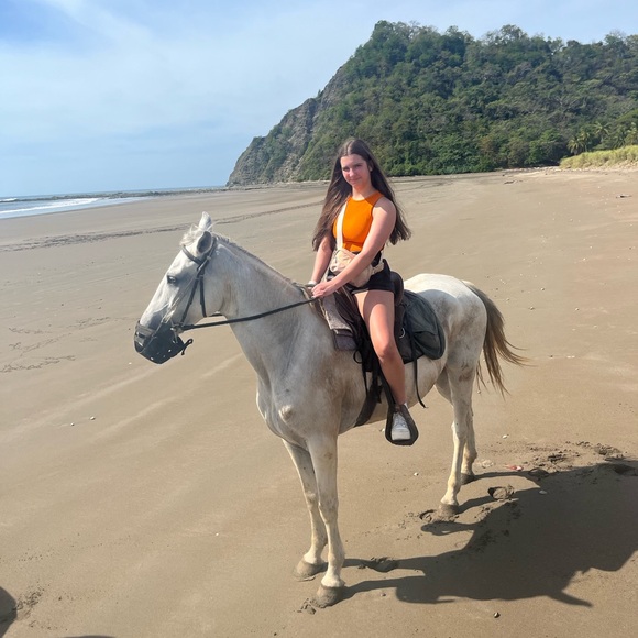 Meet your Posher, Marina - Picture 1 of 2